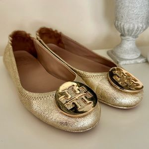 TORY BURCH Foldable Metallic Minnie Travel Ballet Flat in Spark Gold - Size 5